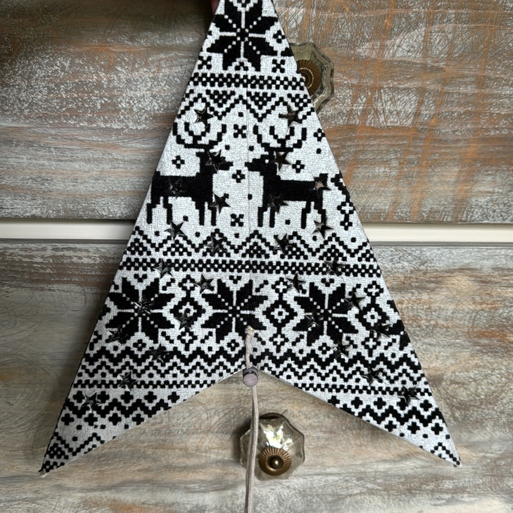 Foldable Perforated Winter Star - Picture 6 of 7